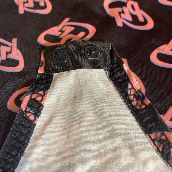 NWT PRETTYLITTLETHING BLACK PINK LOGO PRINT LONG SLEEVE THONG CUT BODYSUIT Sz 6 - Picture 8 of 8